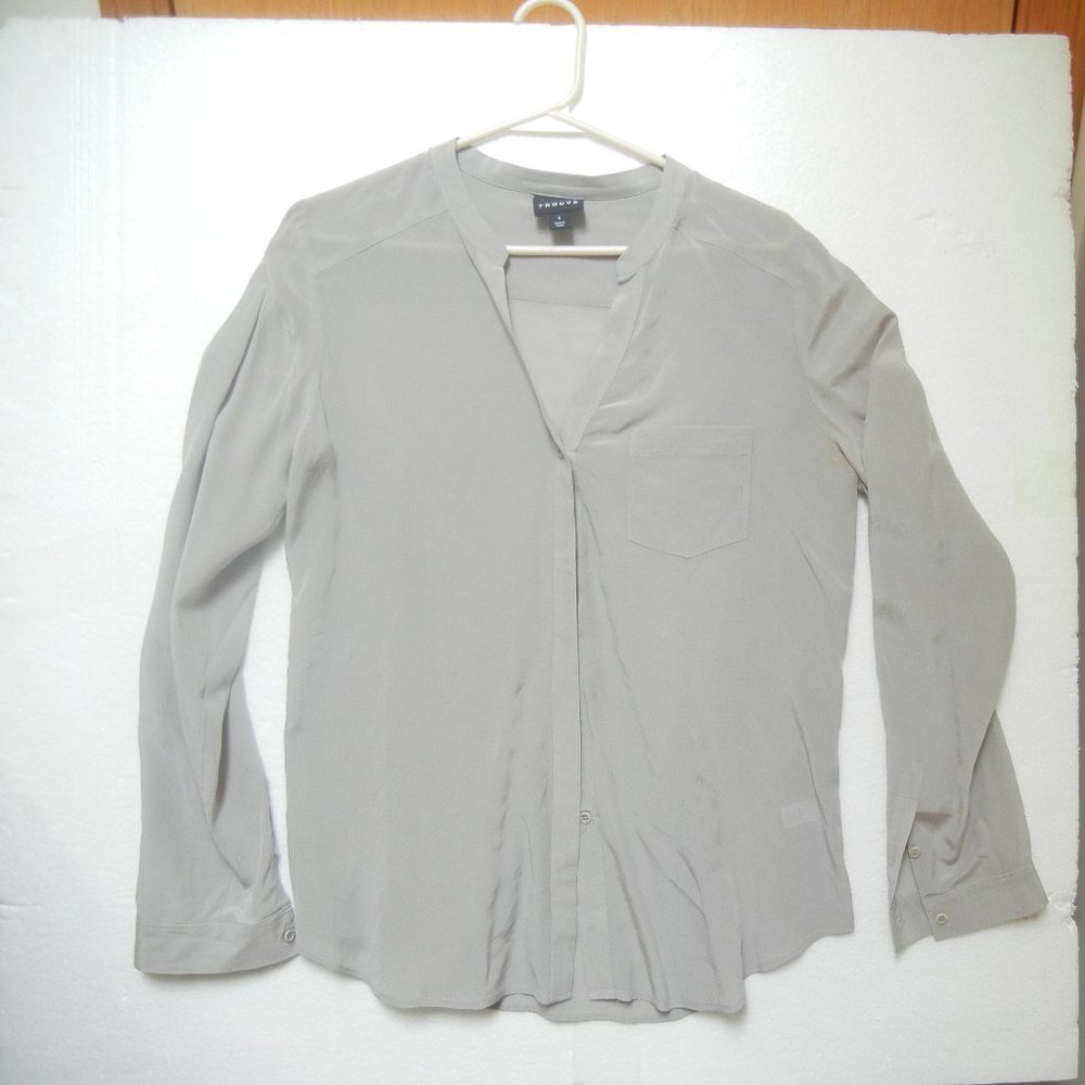 Trouve Small Gray Silver Split Front with Buttons Long Sleeve 100% Silk Blouse